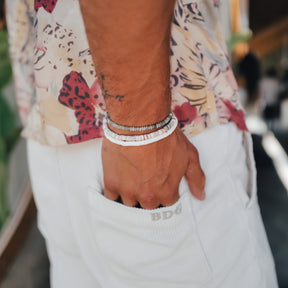 Bracelet coquillage nude homme.